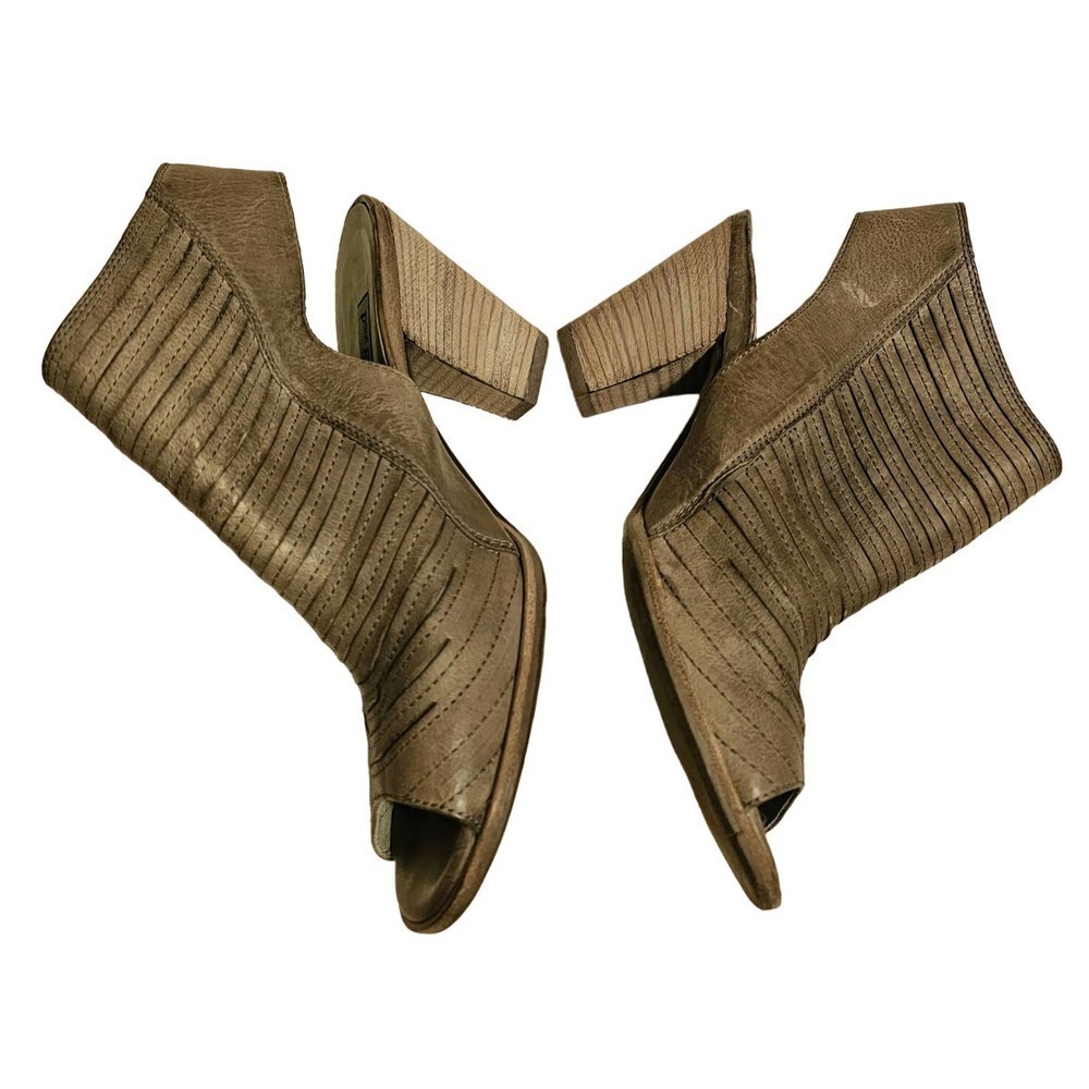 Paul Green Cayanne Peep Grayish beige toe bootie 38 distressed leather Unique